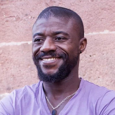 Abdoulaye Konate, Chorégraphe, Danseur, Directeur artistique Ateka Cie, participe au webinaire du Festival Bleu Outremer